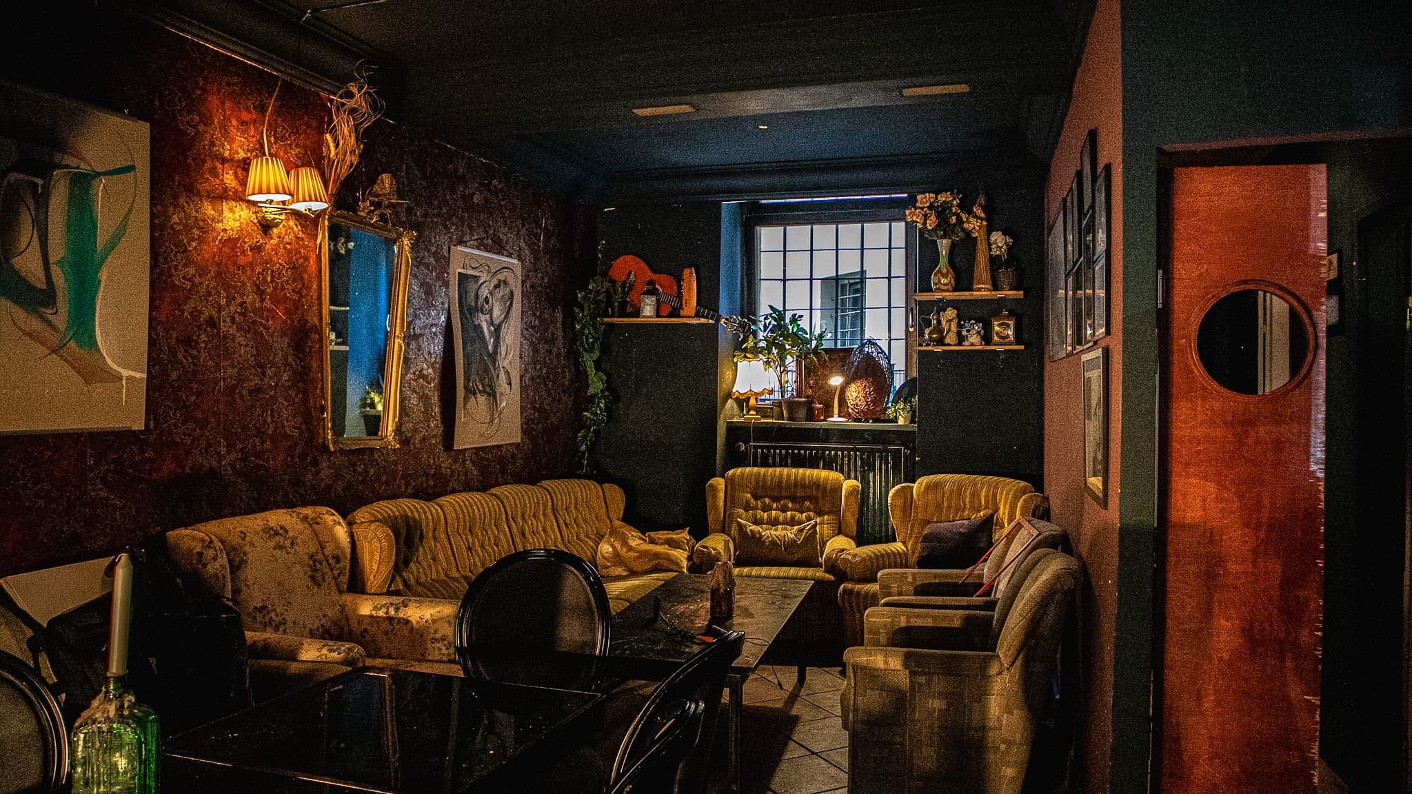 The Room at Beetroot Berlin: cozy vintage salon, candlelight, and ambient Kreuzberg atmosphere